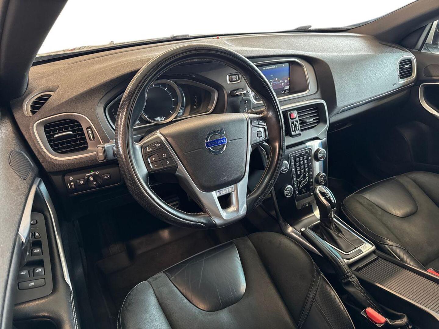 VOLVO V40 7