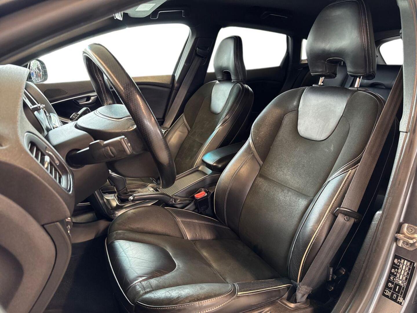 VOLVO V40 9