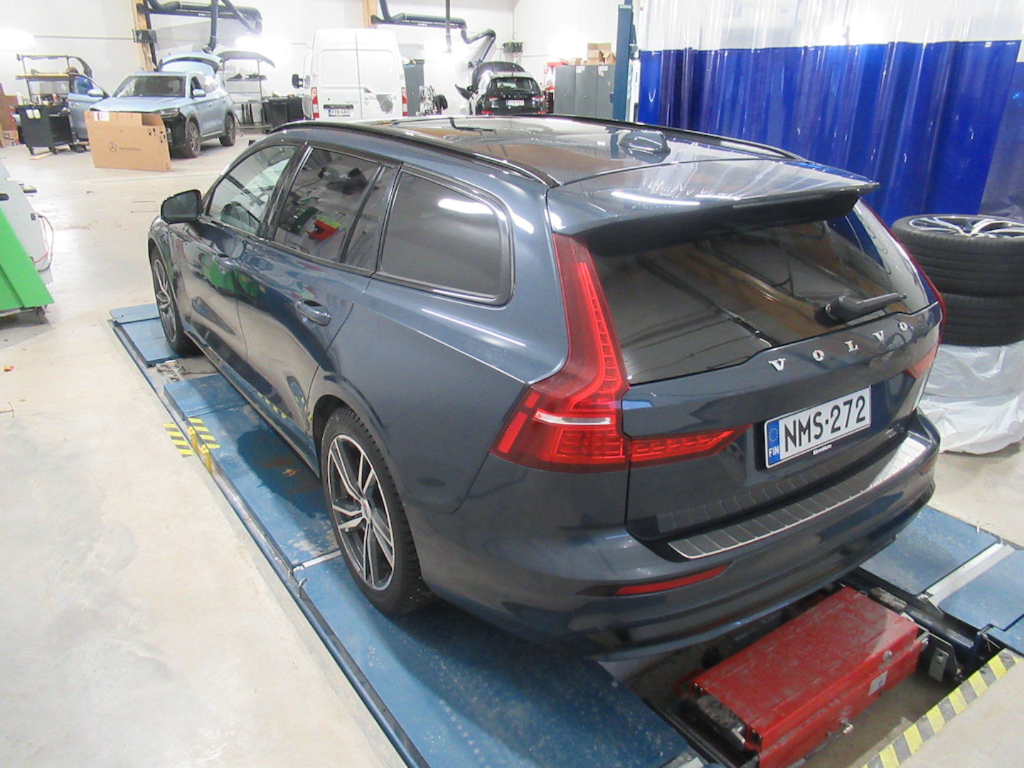 VOLVO V60 2023