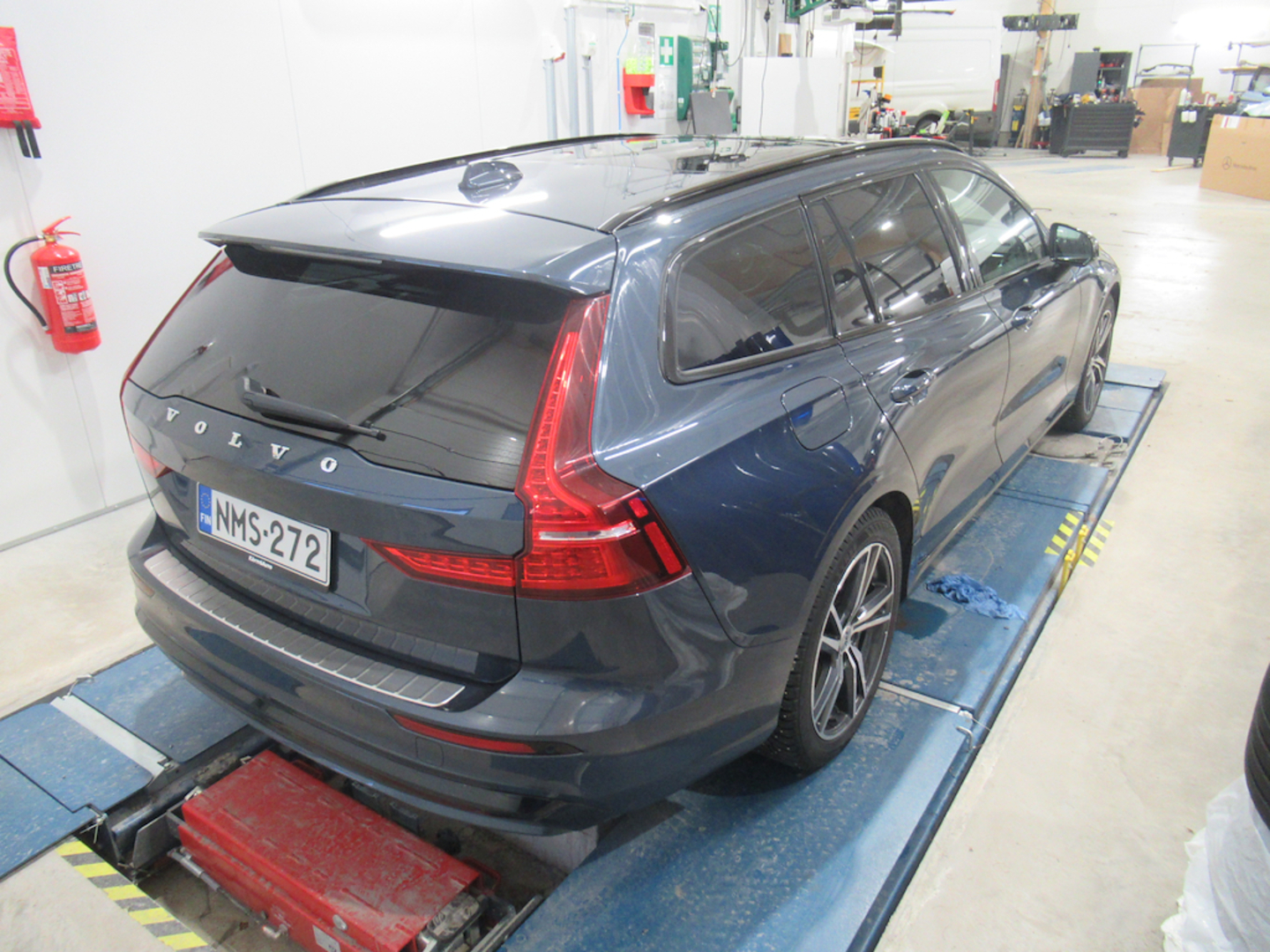 VOLVO V60 2023