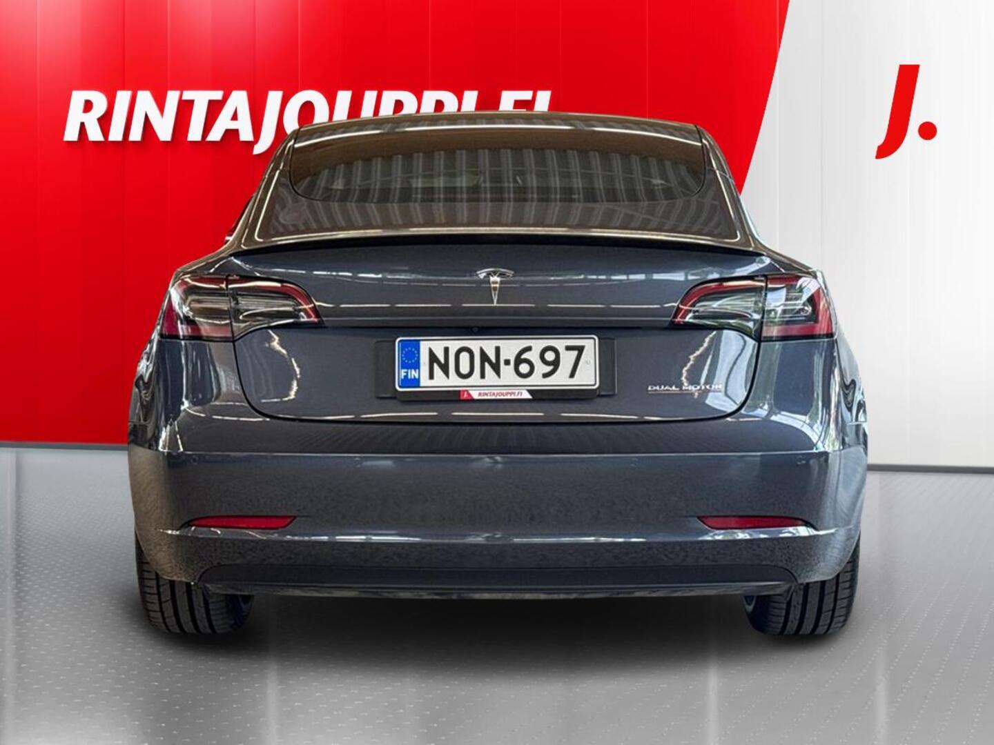 TESLA Model 3 2022