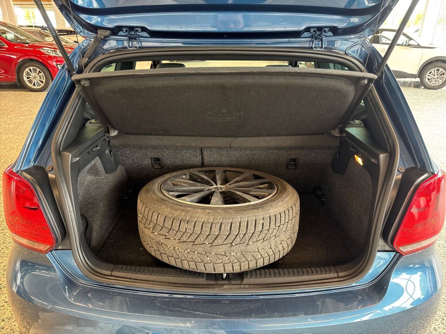 VOLKSWAGEN Polo 11
