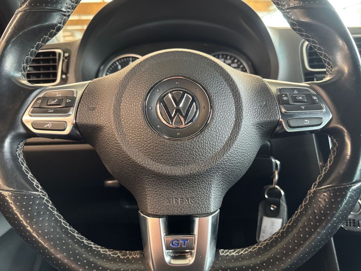 VOLKSWAGEN Polo 15