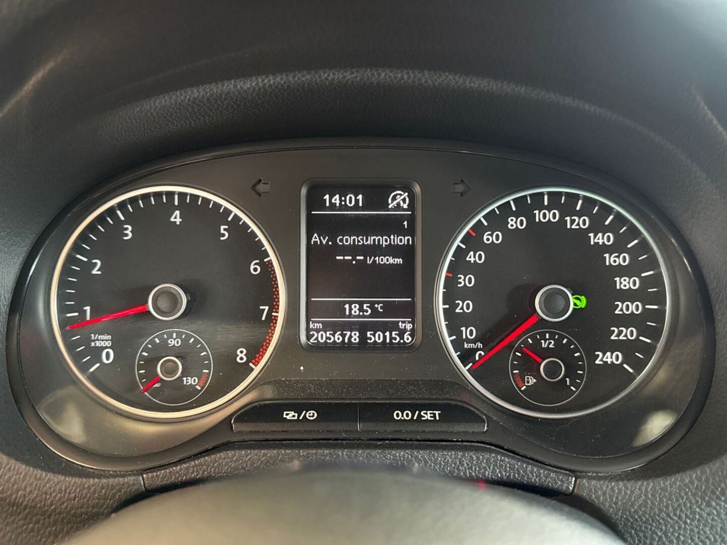 VOLKSWAGEN Polo 17