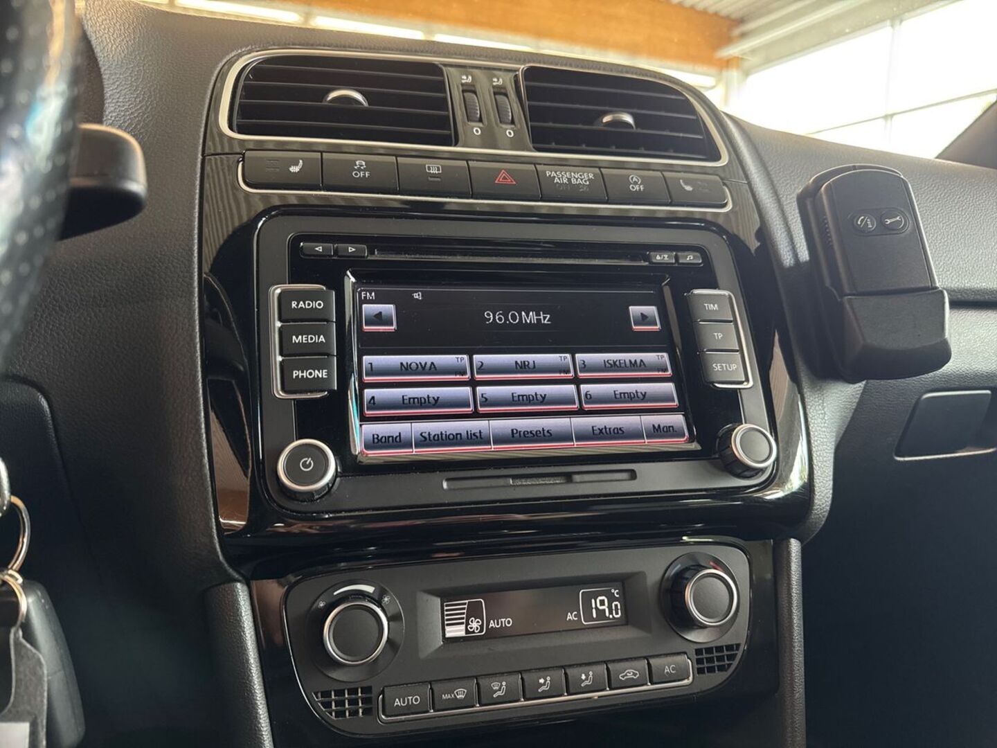 VOLKSWAGEN Polo 18
