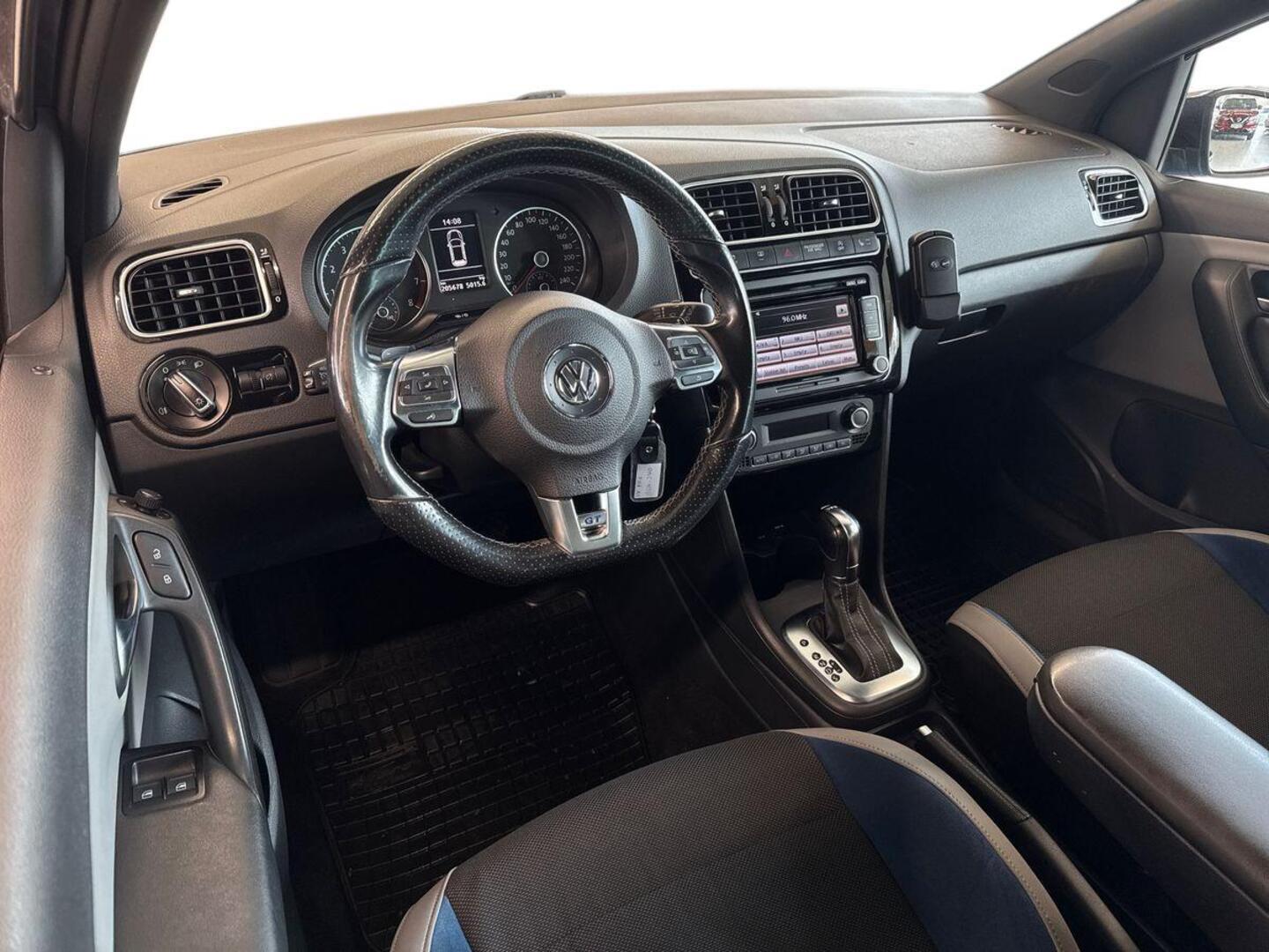 VOLKSWAGEN Polo 7