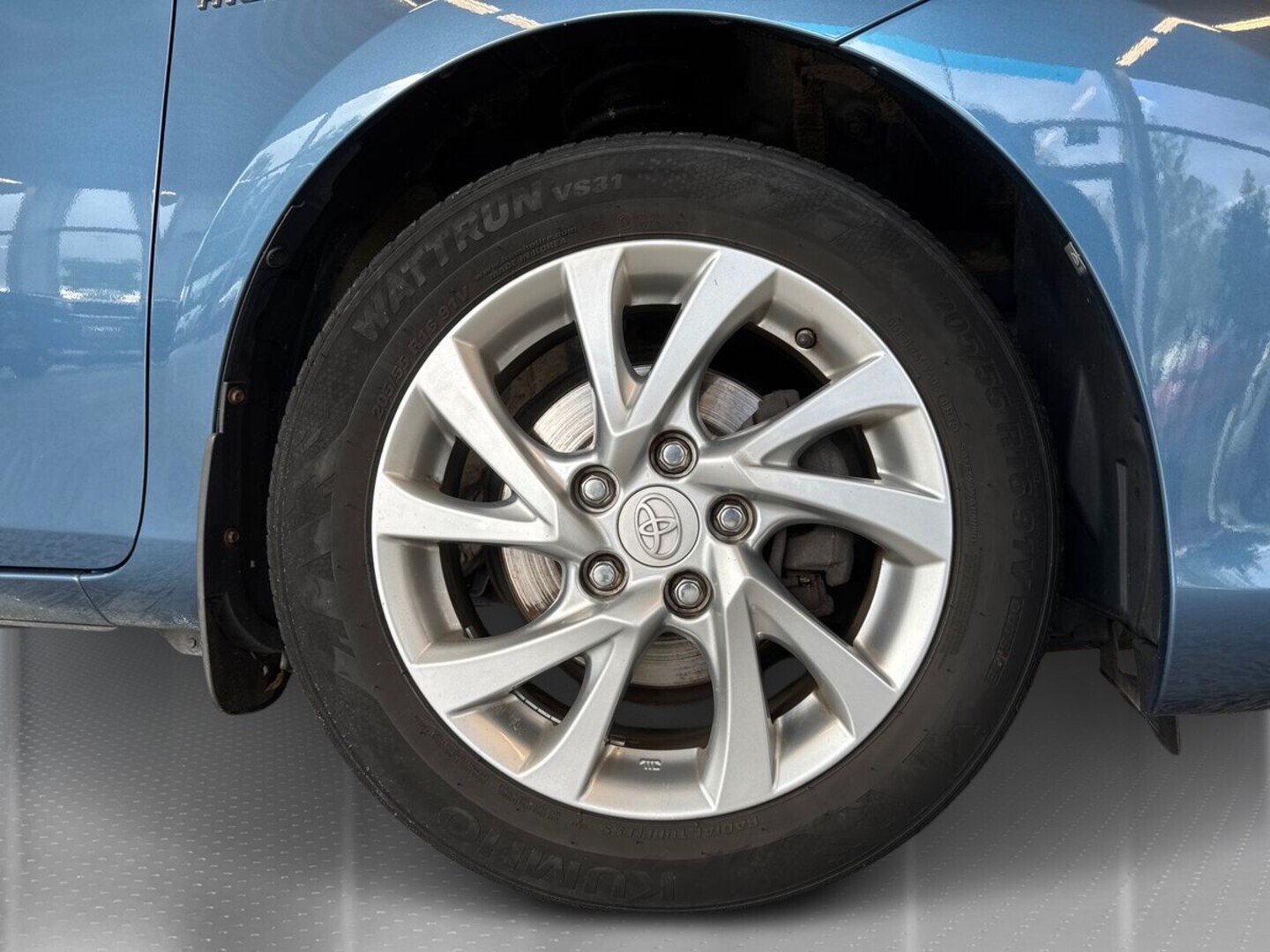 TOYOTA Auris 2015