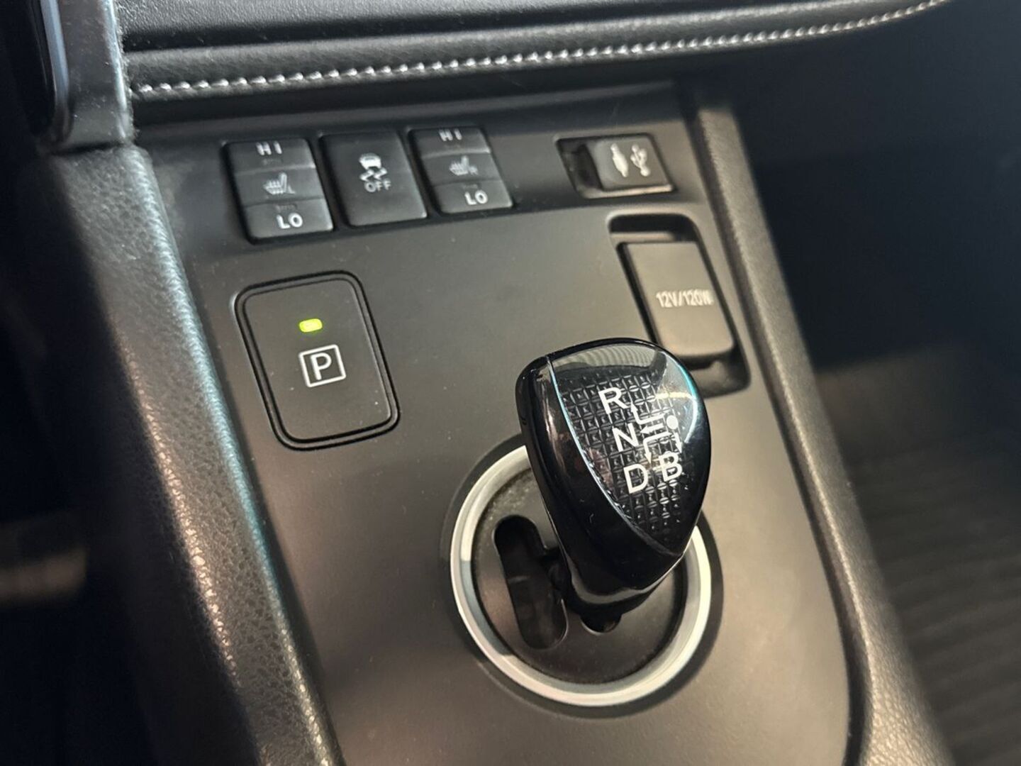 TOYOTA Auris 2015