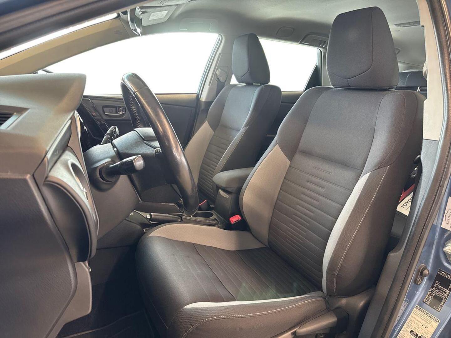 TOYOTA Auris 2015