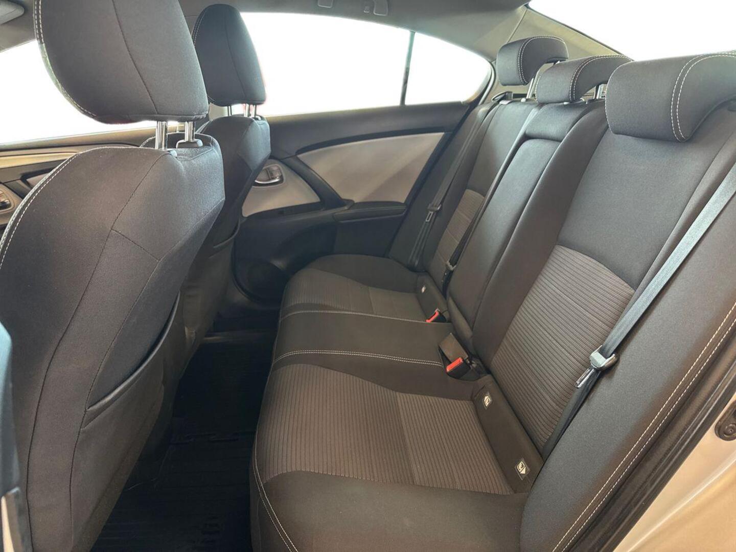 TOYOTA Avensis 2015