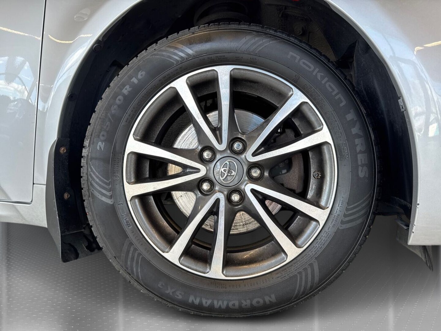 TOYOTA Avensis 2015