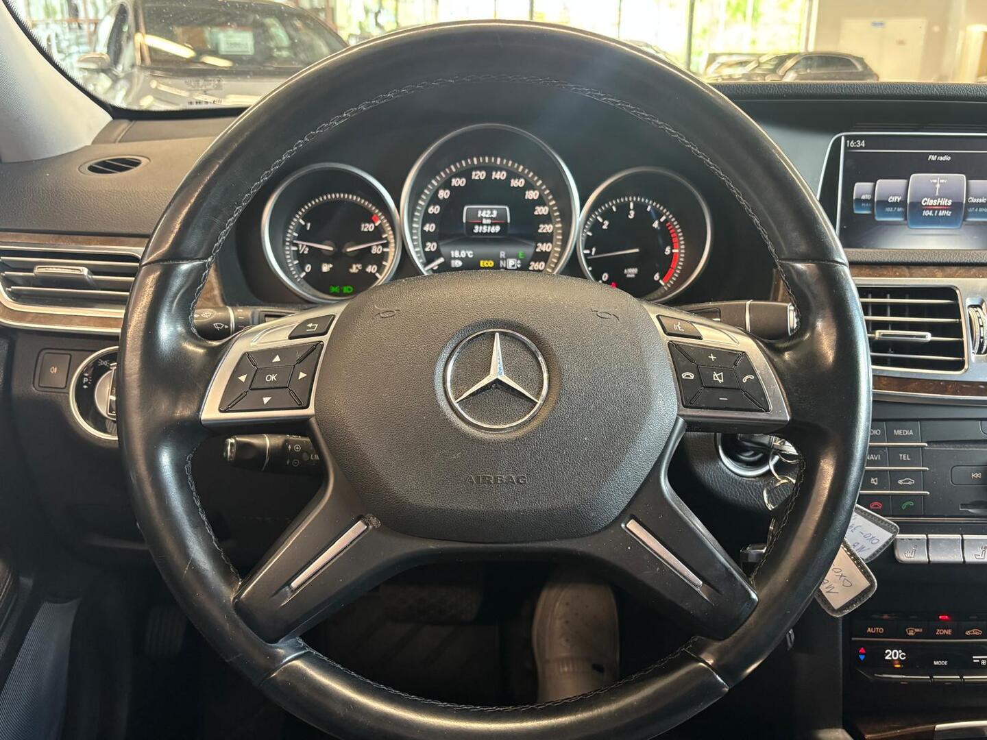 MERCEDES-BENZ E 2015