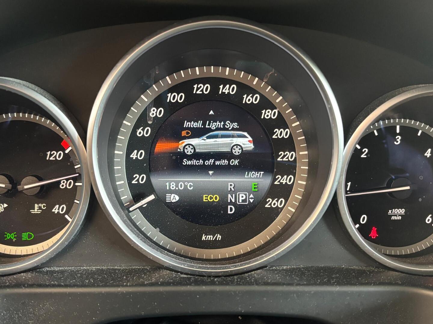 MERCEDES-BENZ E 2015