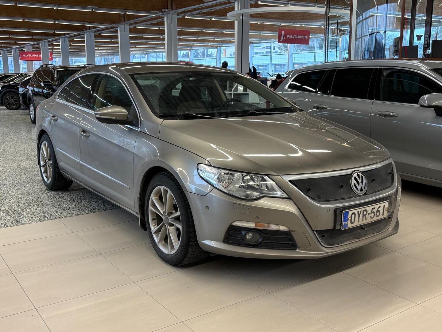 VOLKSWAGEN Passat CC 2010