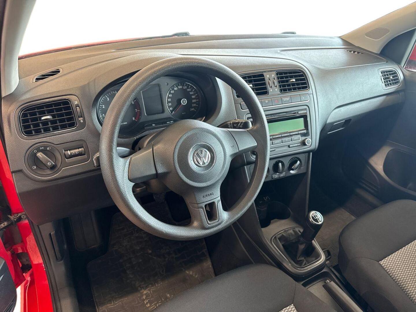 VOLKSWAGEN Polo 2011