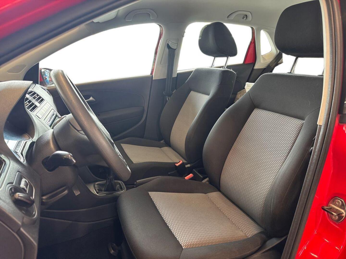VOLKSWAGEN Polo 2011