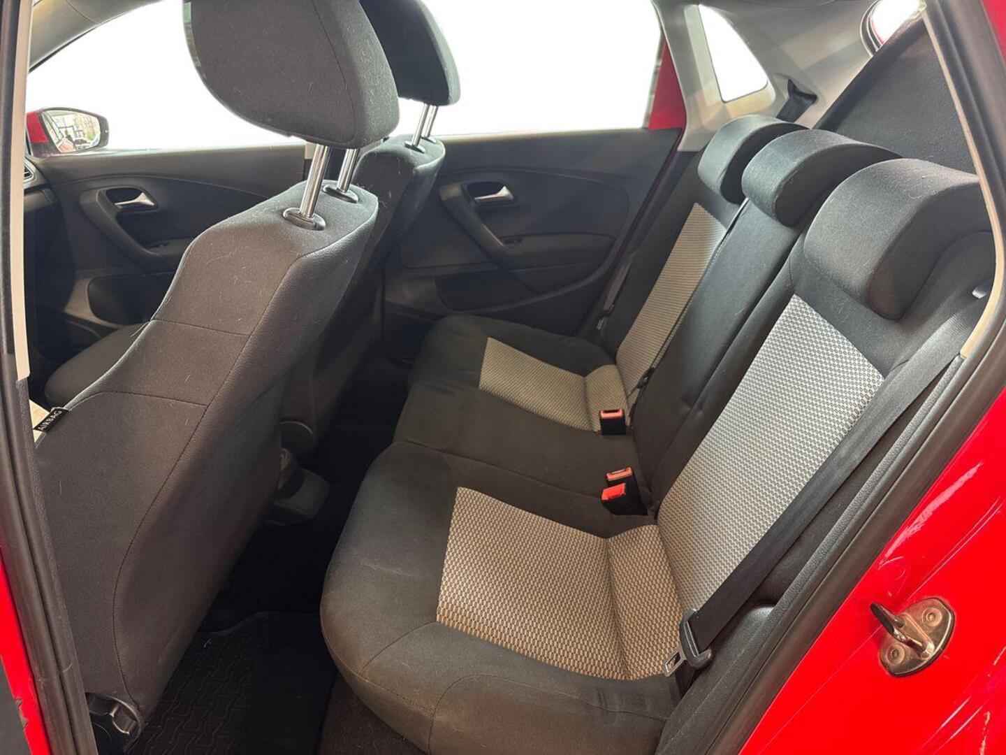VOLKSWAGEN Polo 2011