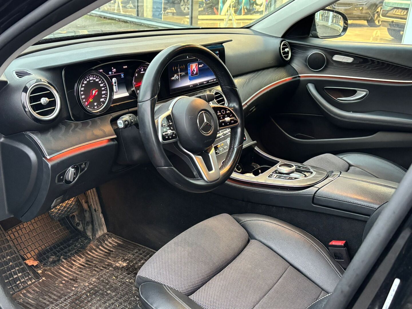 MERCEDES-BENZ E 2019