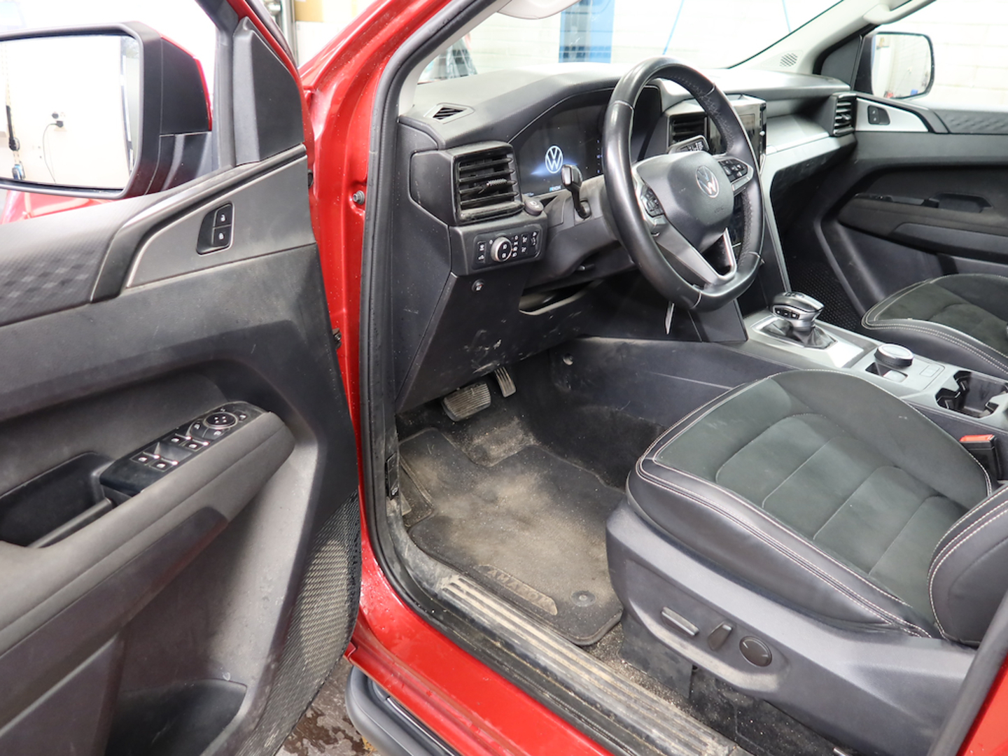 VOLKSWAGEN Amarok 2023