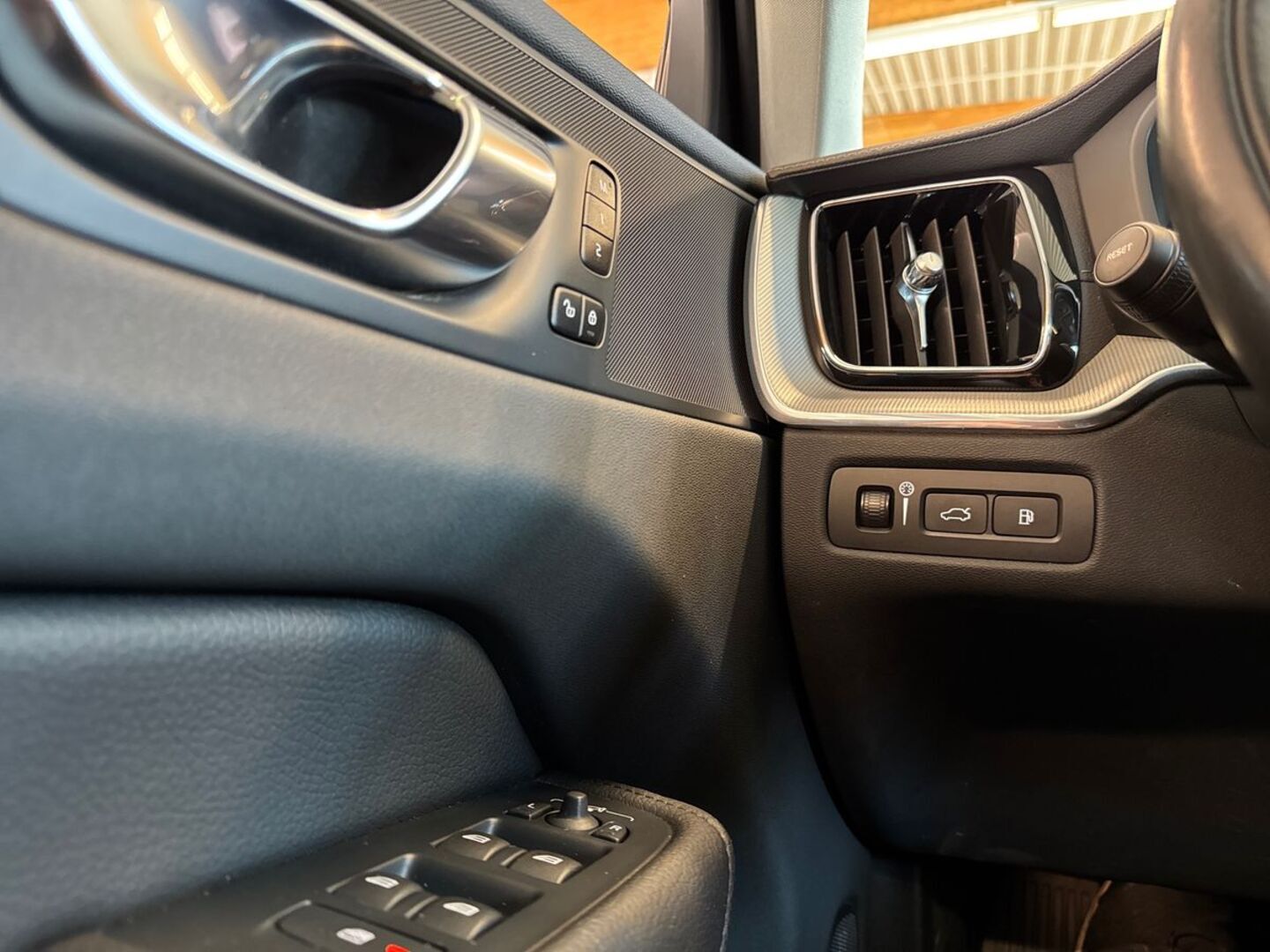 VOLVO XC60 18