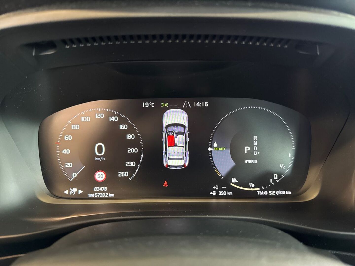 VOLVO XC40 17