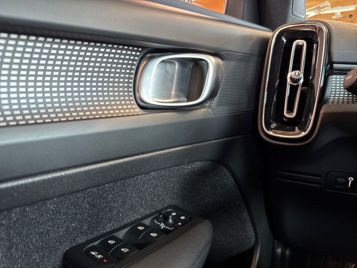 VOLVO XC40 18