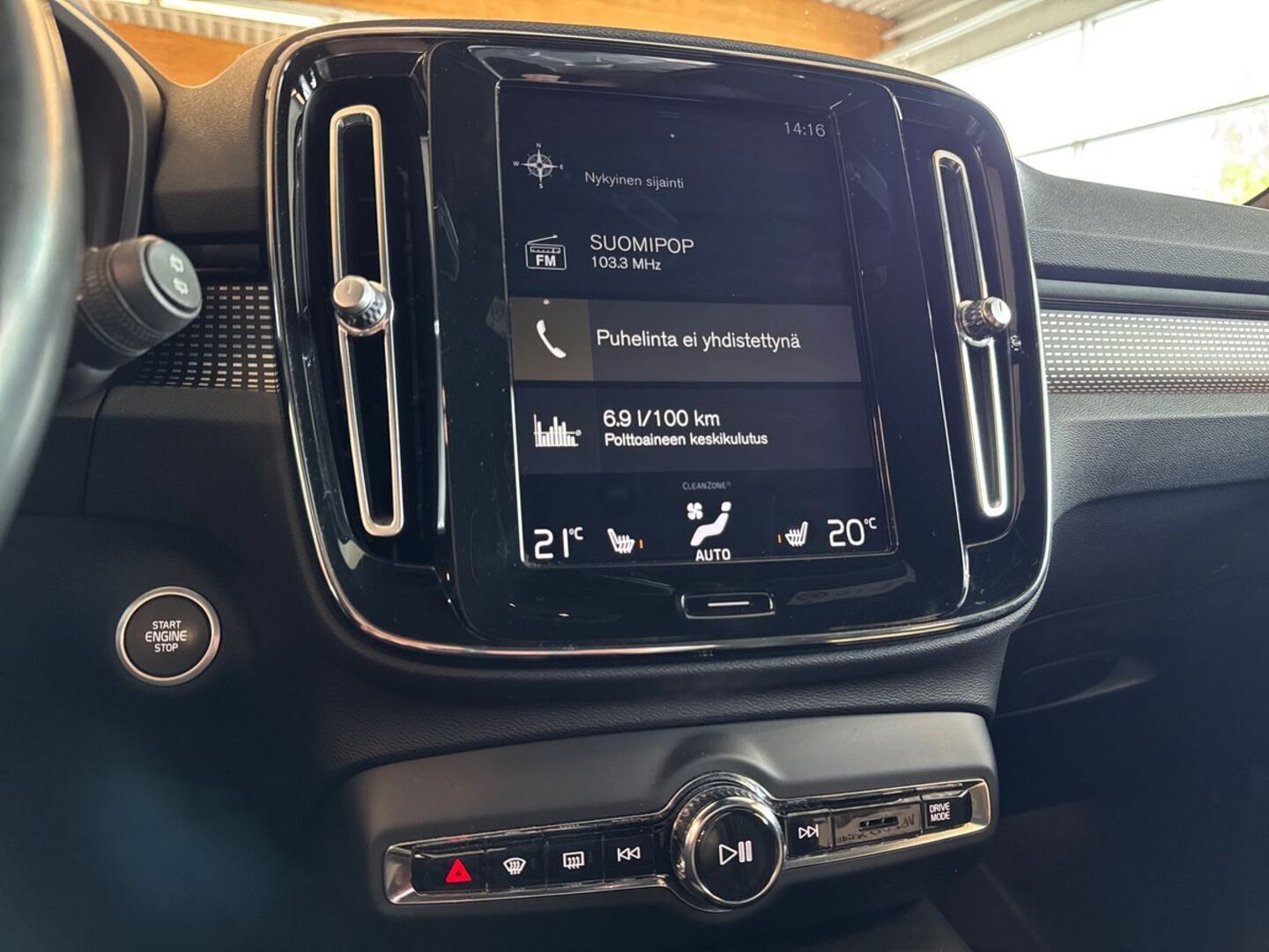 VOLVO XC40 19