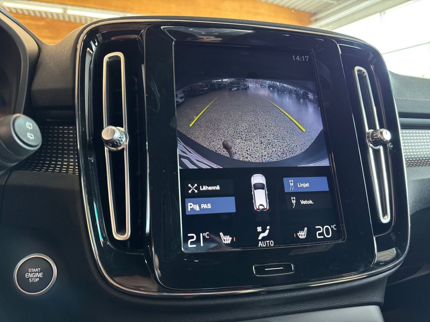 VOLVO XC40 22