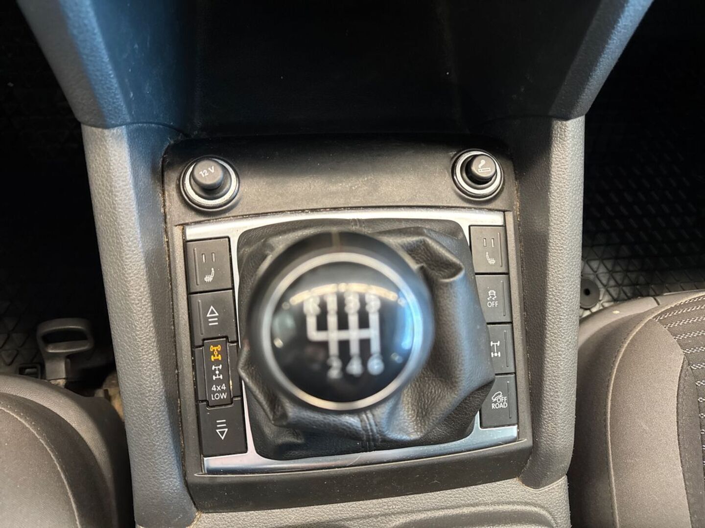 VOLKSWAGEN Amarok 2012