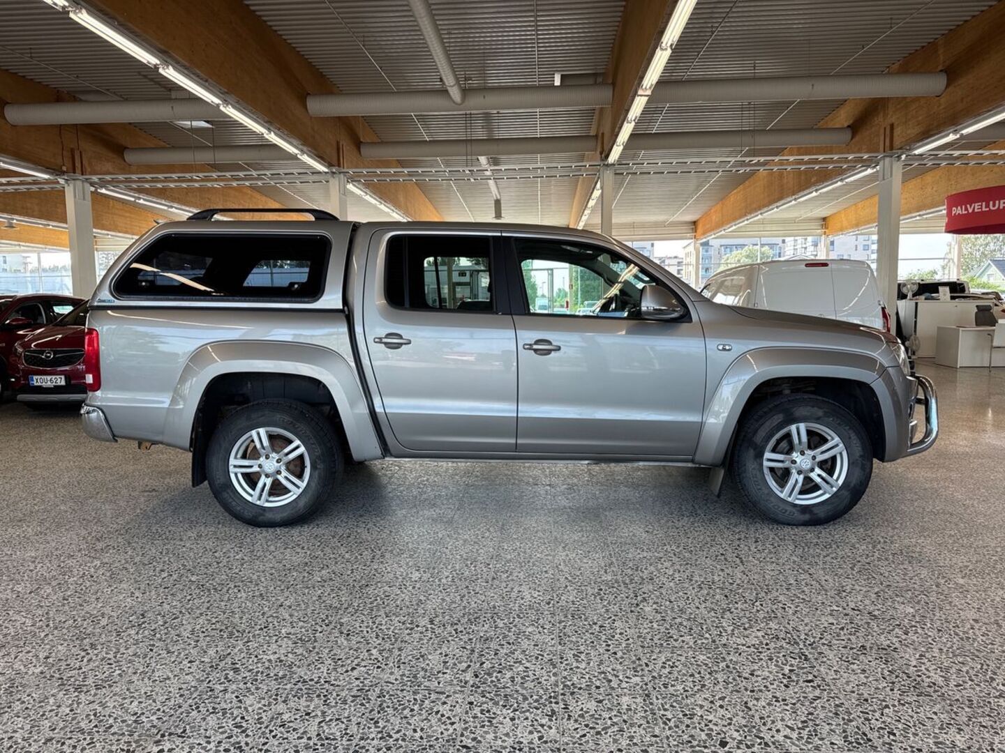 VOLKSWAGEN Amarok 2012