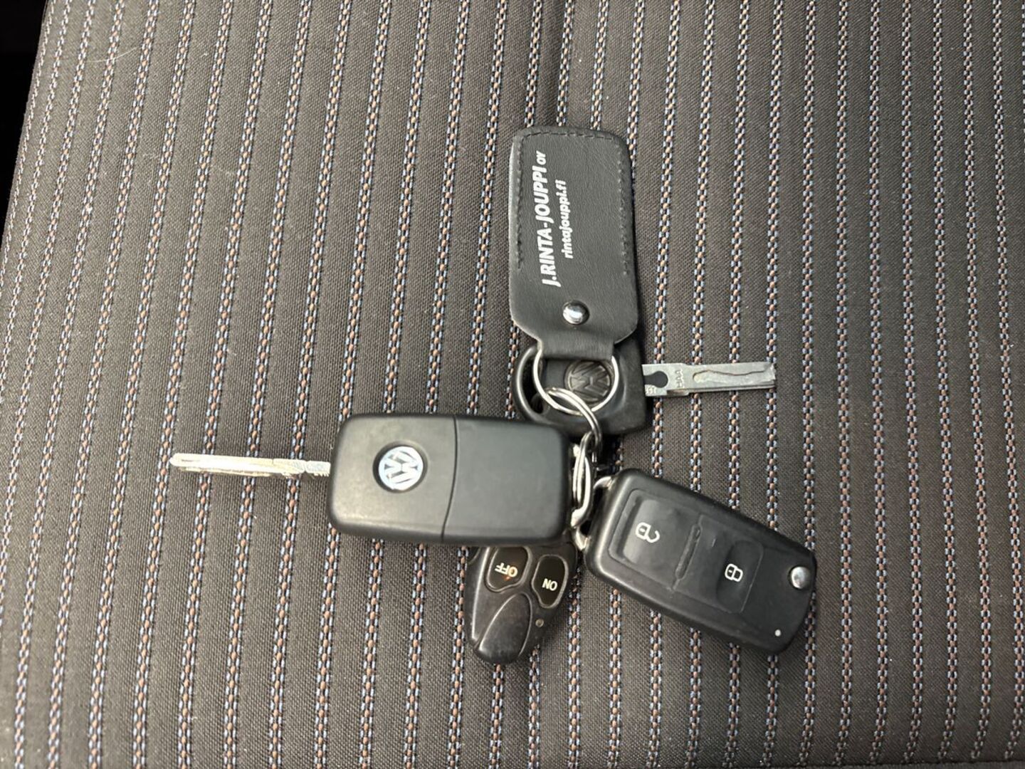 VOLKSWAGEN Amarok 2012