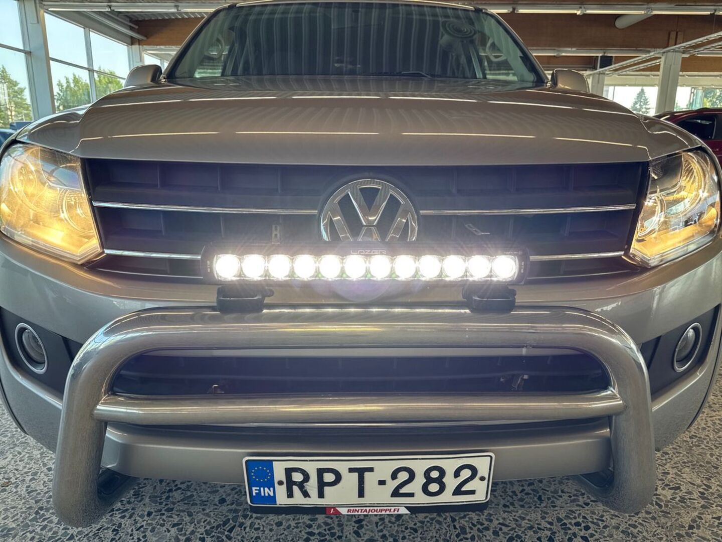 VOLKSWAGEN Amarok 2012