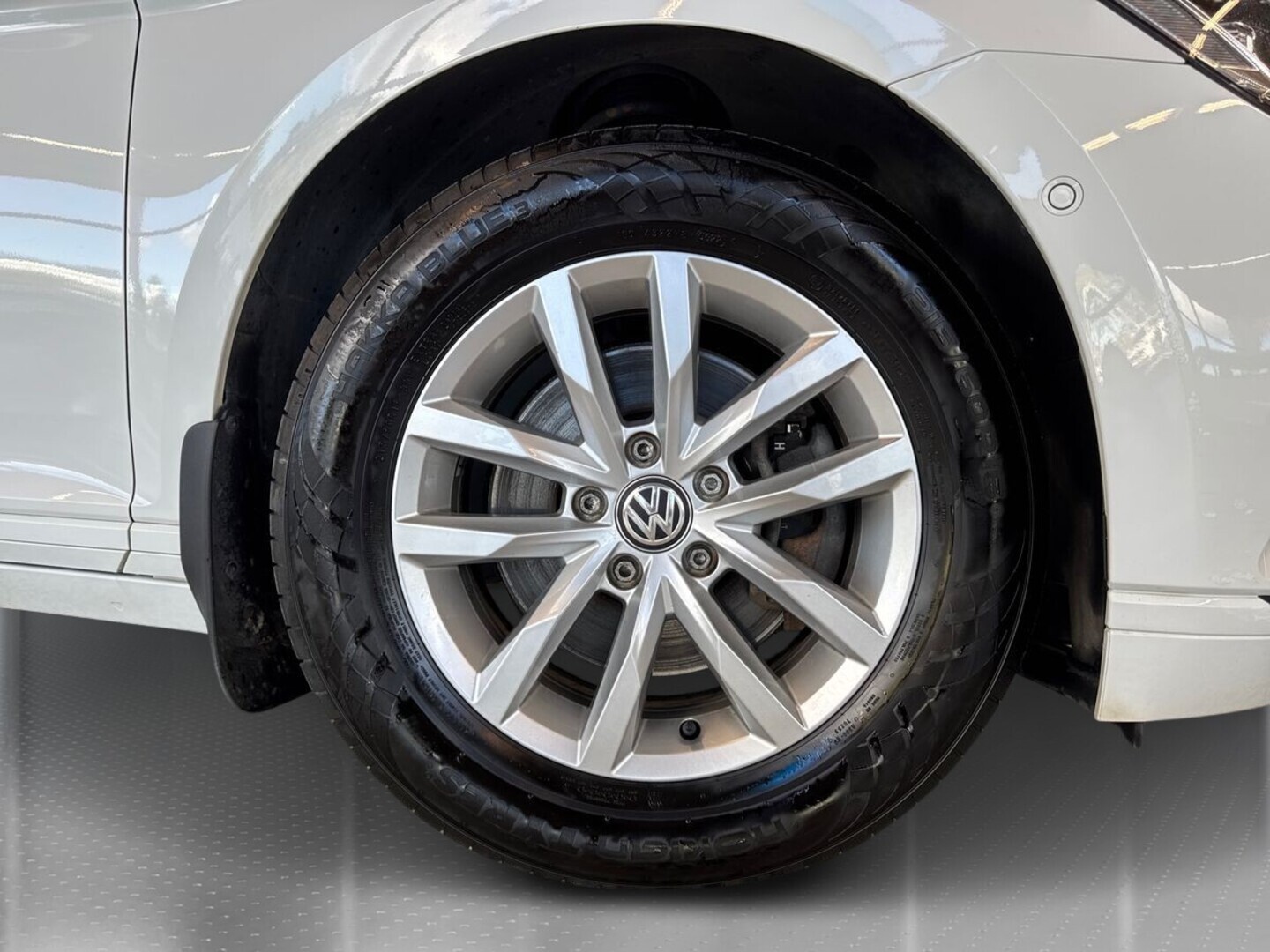 VOLKSWAGEN Passat 13