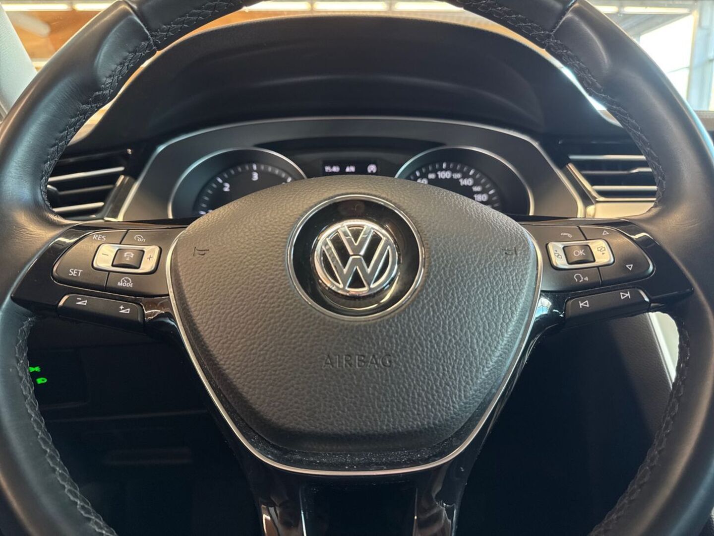 VOLKSWAGEN Passat 15