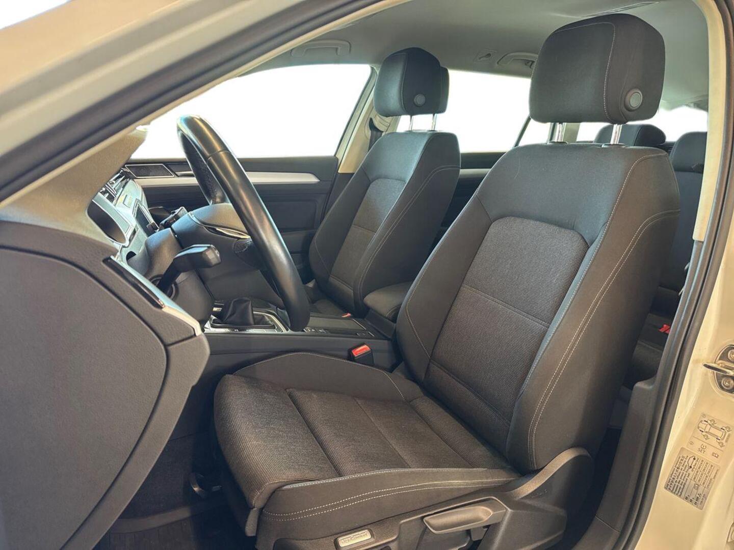 VOLKSWAGEN Passat 9