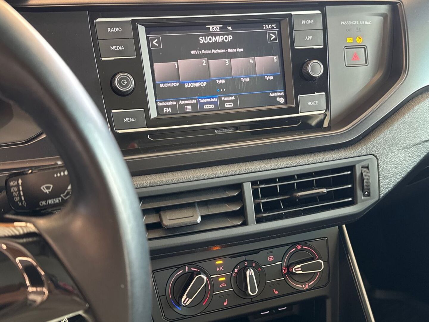 VOLKSWAGEN Polo 19