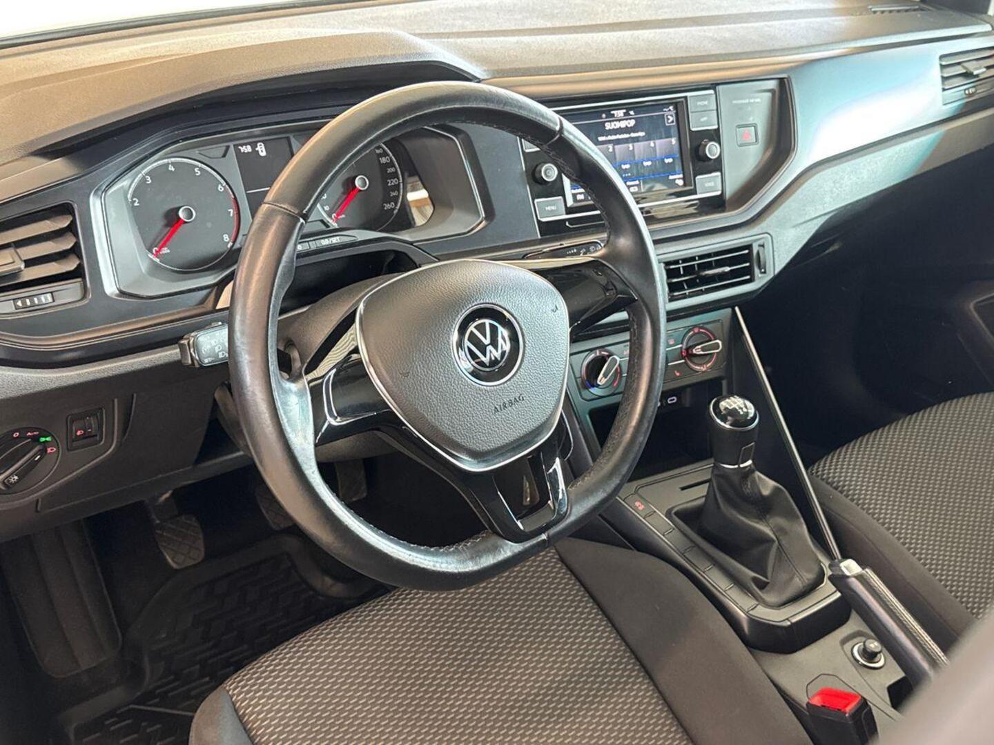 VOLKSWAGEN Polo 7