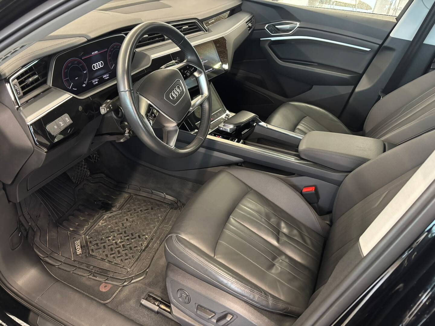 AUDI e-tron 2021
