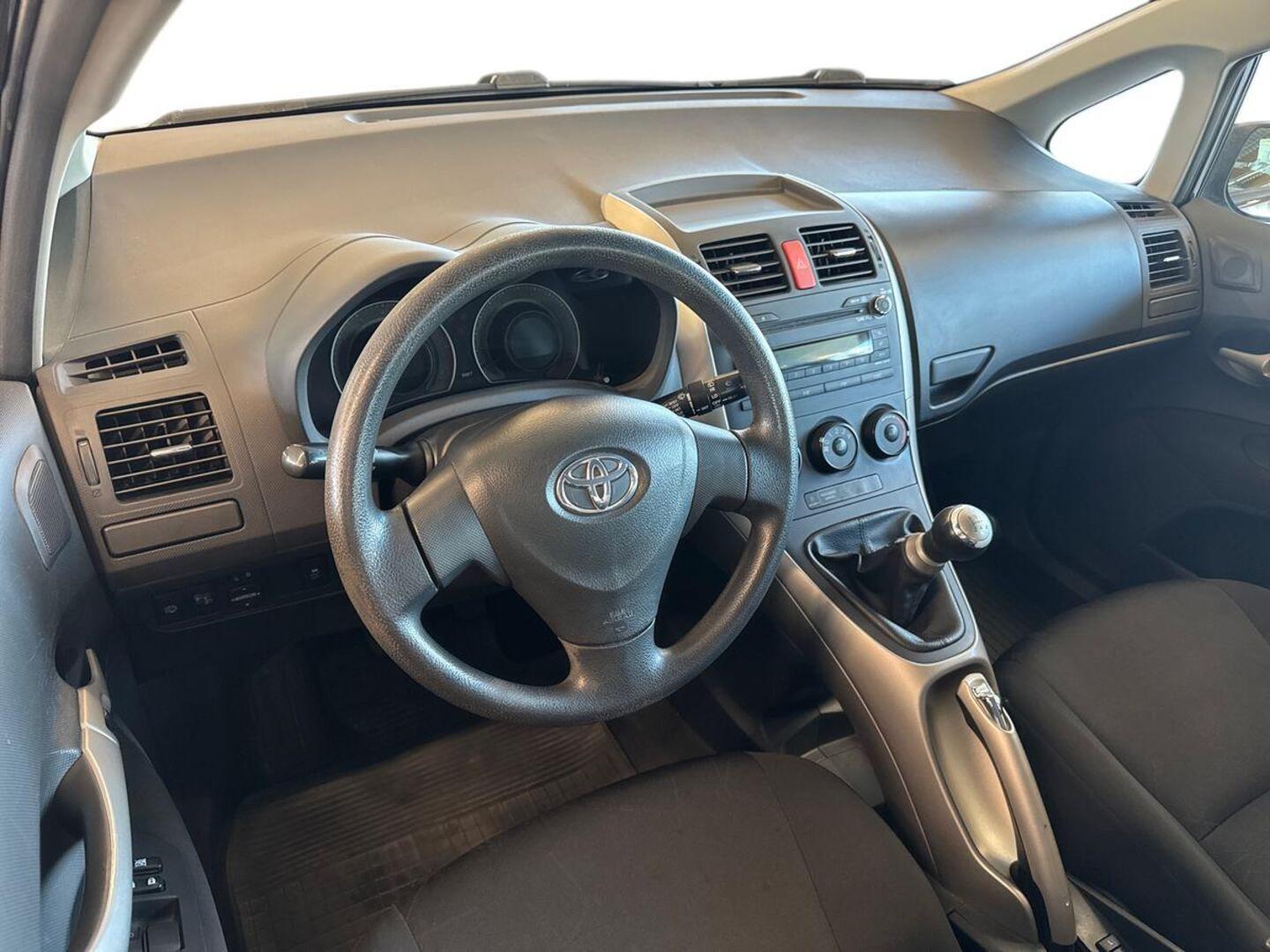 TOYOTA Auris 2009
