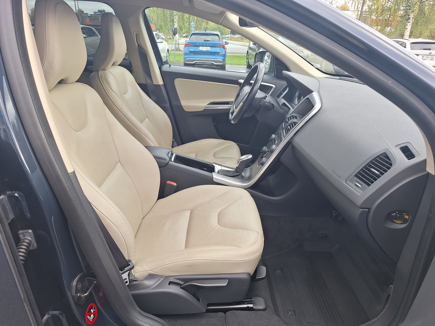 VOLVO XC60 11
