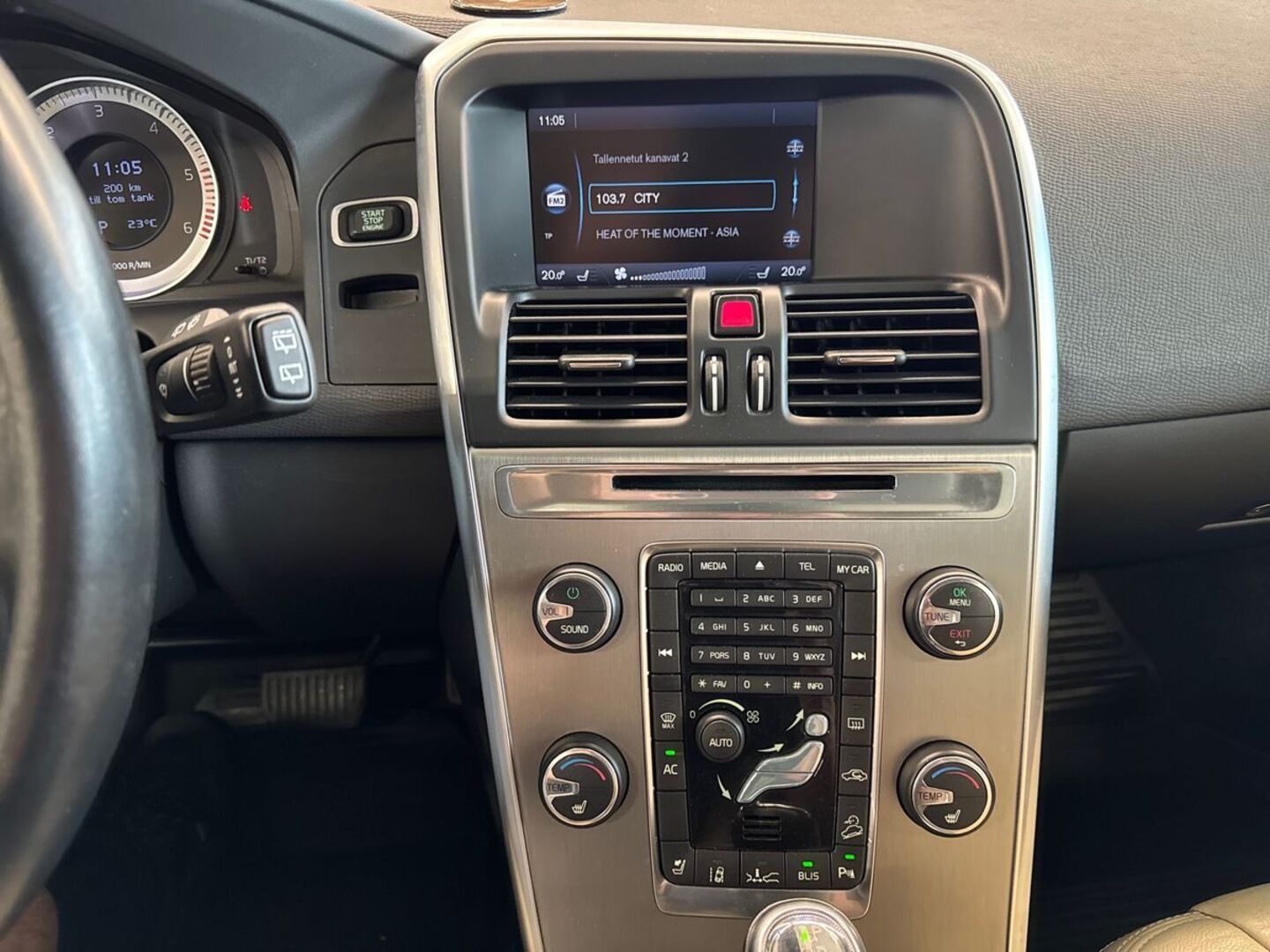 VOLVO XC60 18