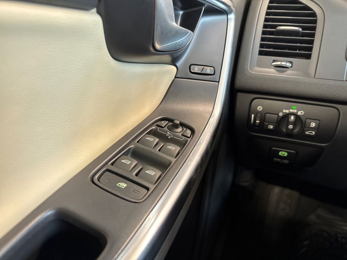 VOLVO XC60 21
