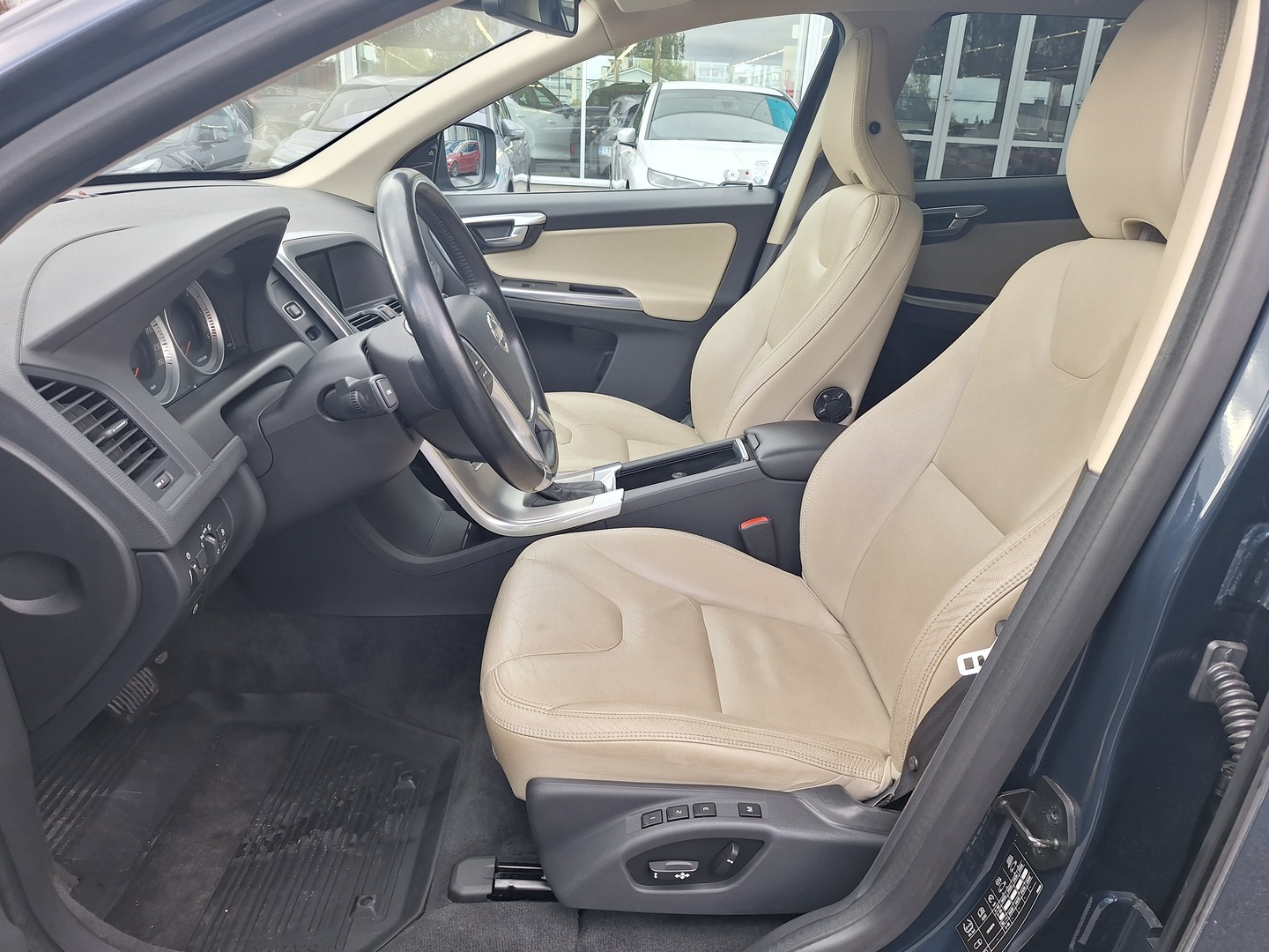 VOLVO XC60 9
