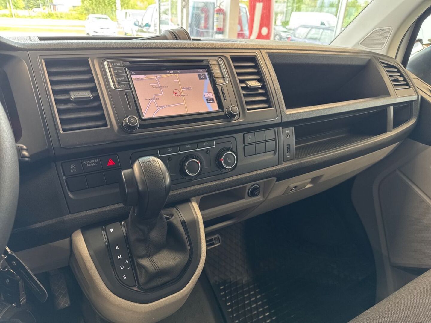 VOLKSWAGEN Transporter 11