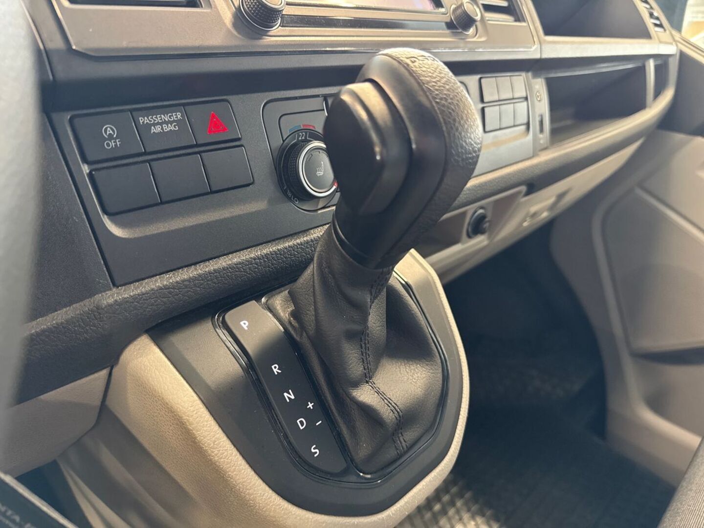 VOLKSWAGEN Transporter 14