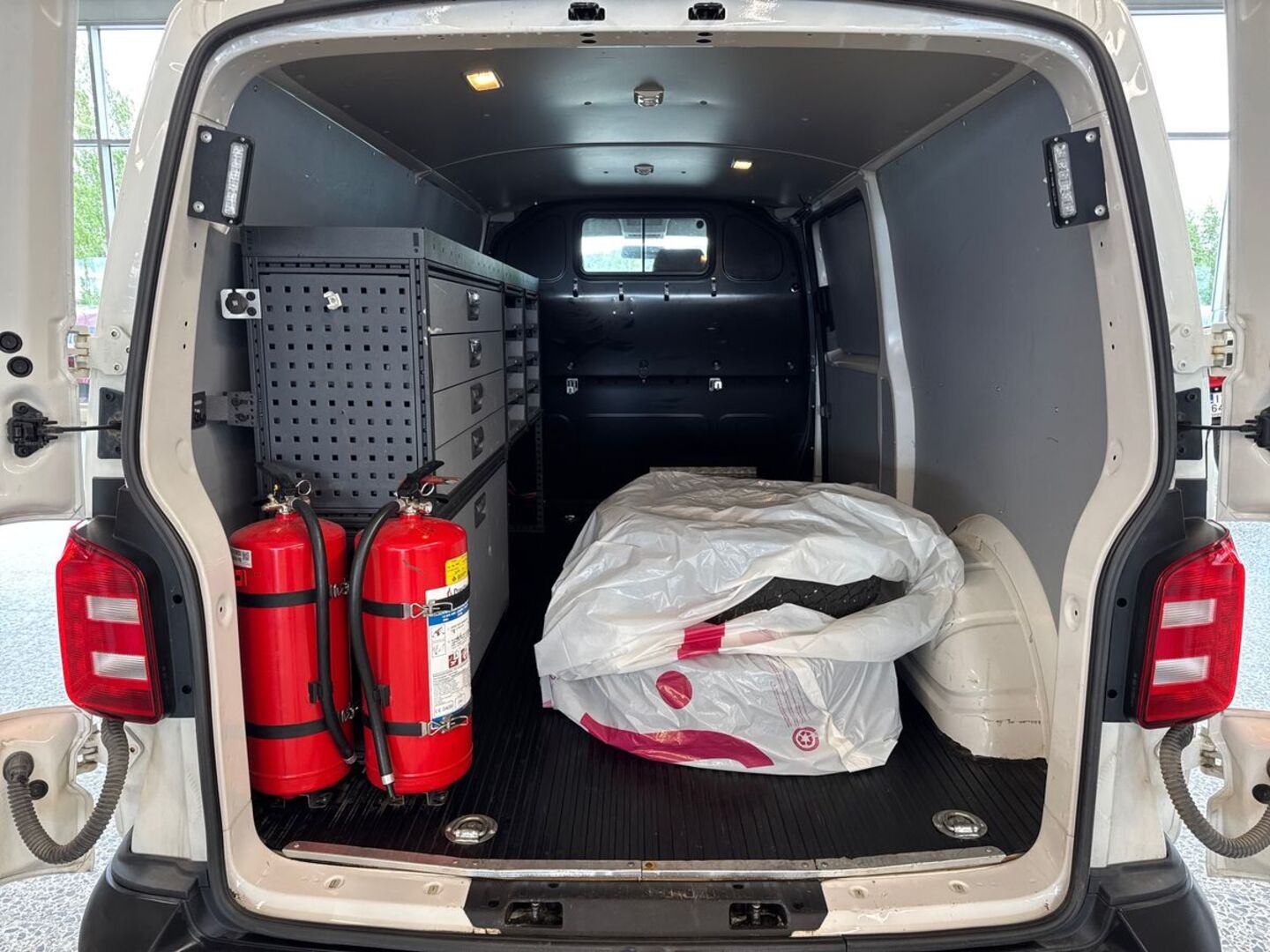 VOLKSWAGEN Transporter 18