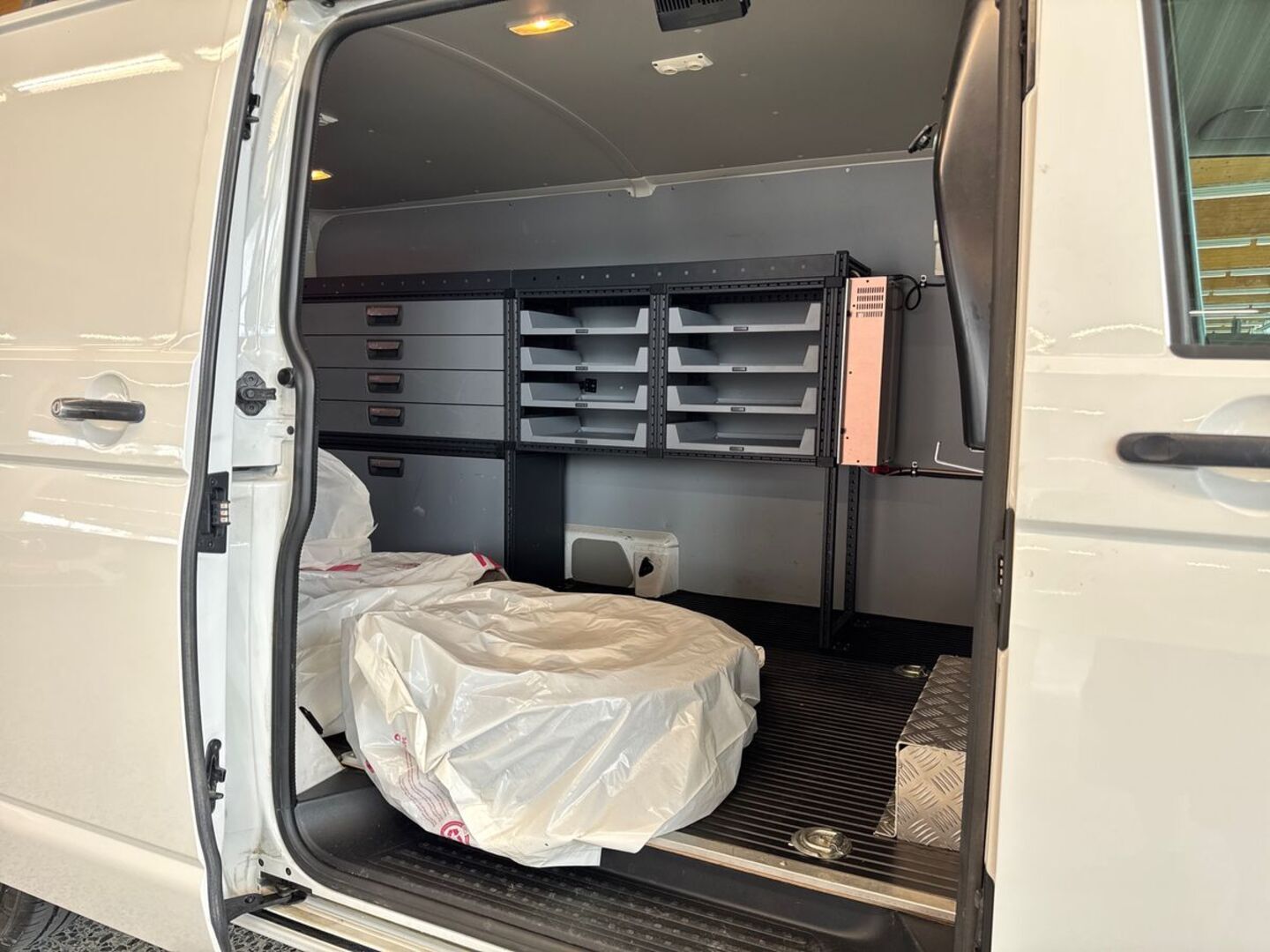 VOLKSWAGEN Transporter 19
