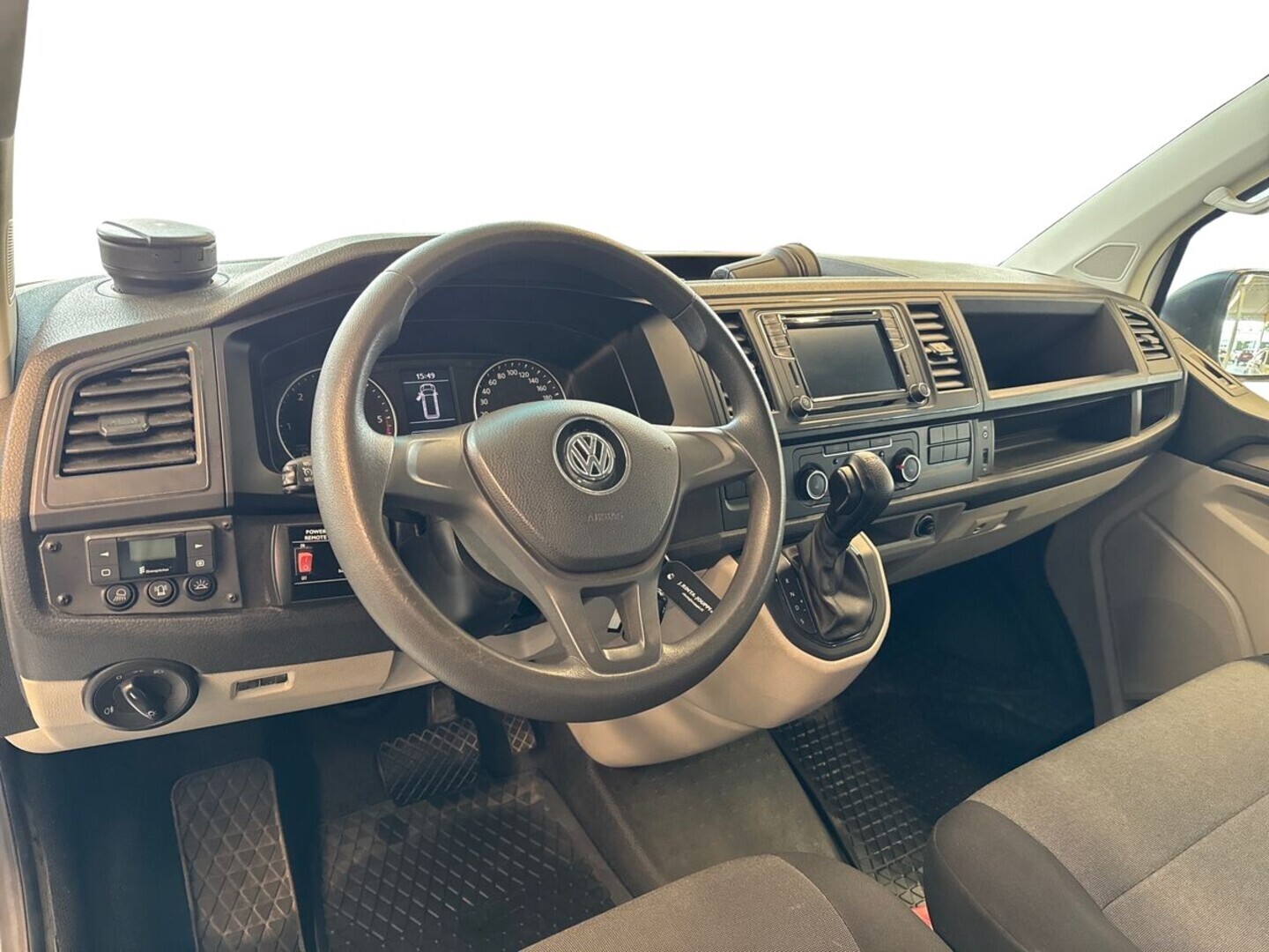 VOLKSWAGEN Transporter 6