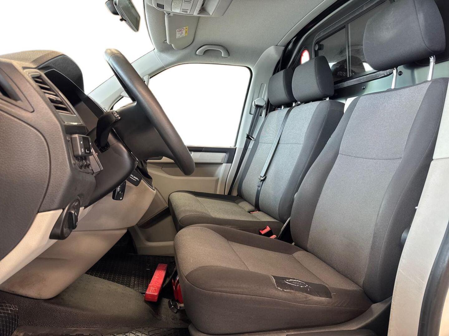VOLKSWAGEN Transporter 7