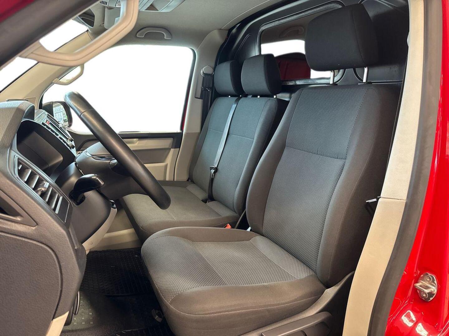 VOLKSWAGEN Transporter 11